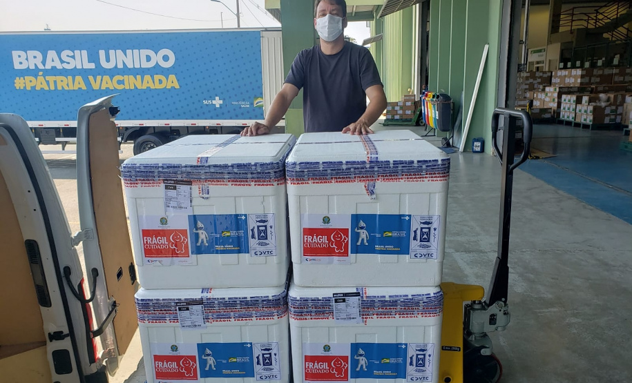 Paraná recebe novo lote de vacinas contra a Covid-19 e distribui 195,3 mil imunizantes Foto: CEMEPAR