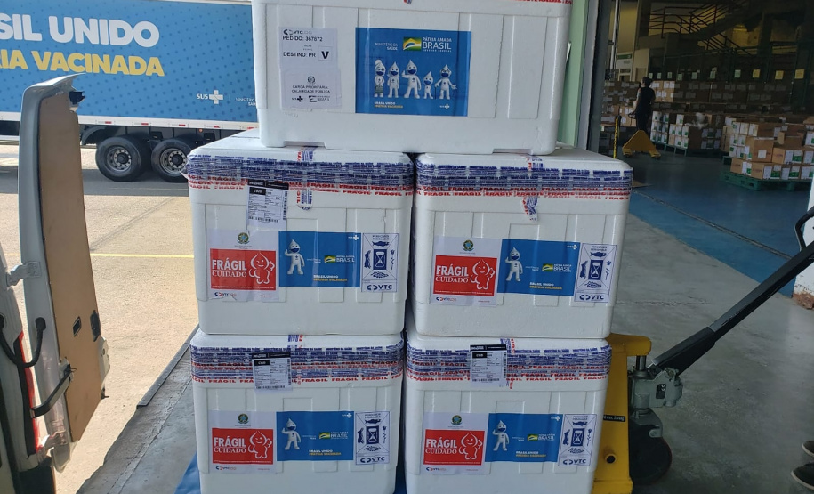 Paraná recebe novo lote de vacinas contra a Covid-19 e distribui 195,3 mil imunizantes Foto: CEMEPAR