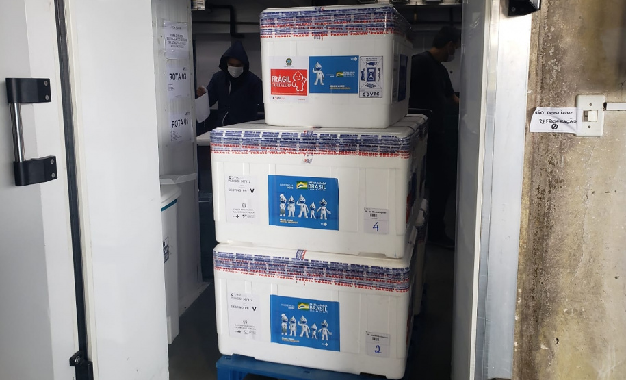 Paraná recebe novo lote de vacinas contra a Covid-19 e distribui 195,3 mil imunizantes Foto: CEMEPAR