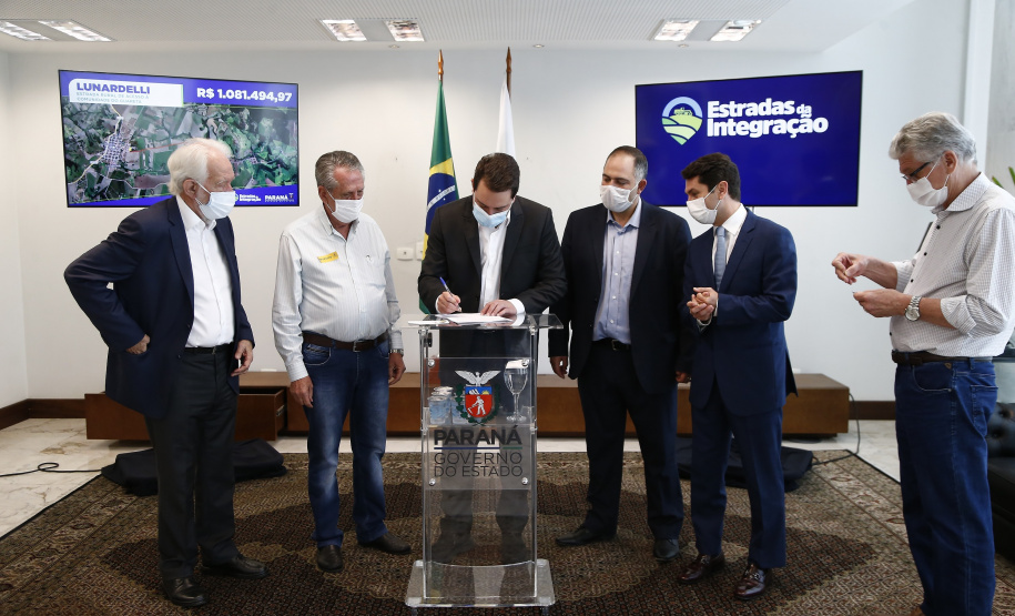 Estado vai revitalizar mais 49,72 quilômetros de estradas rurais de 12 municípios do Paraná Foto: Jonathan Campos/AEN