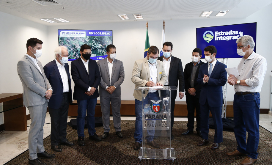 Estado vai revitalizar mais 49,72 quilômetros de estradas rurais de 12 municípios do Paraná Foto: Jonathan Campos/AEN