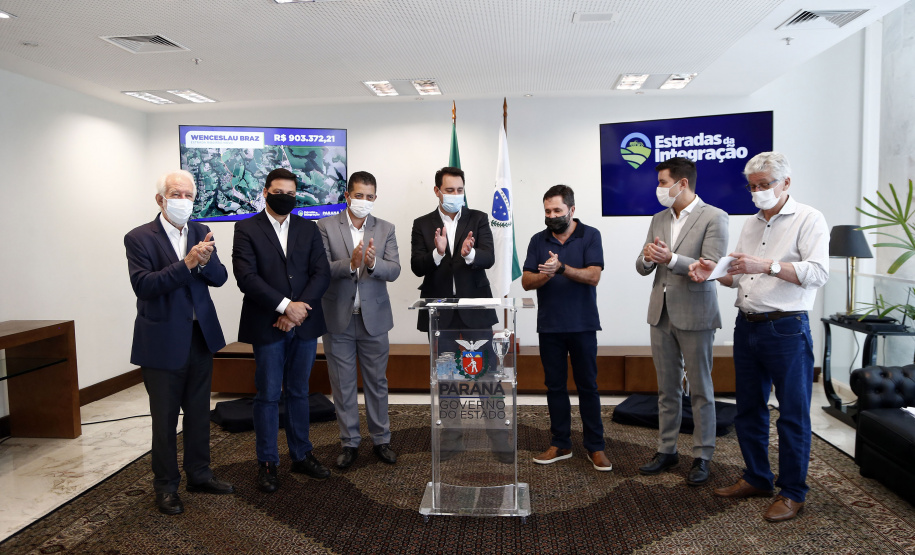 Estado vai revitalizar mais 49,72 quilômetros de estradas rurais de 12 municípios do Paraná
Foto: Jonathan Campos/AEN