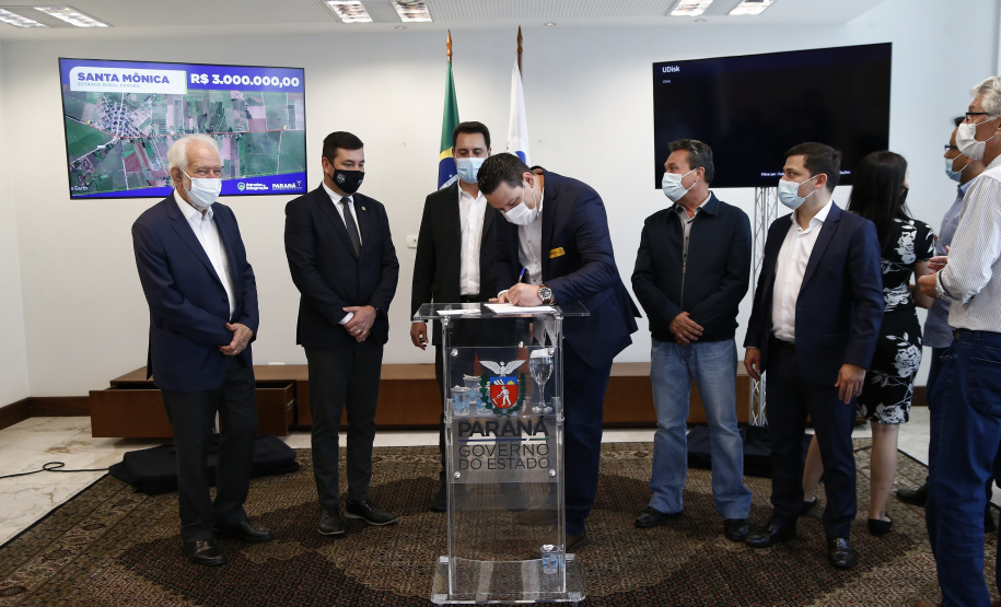 Estado vai revitalizar mais 49,72 quilômetros de estradas rurais de 12 municípios do Paraná Foto: Jonathan Campos/AEN