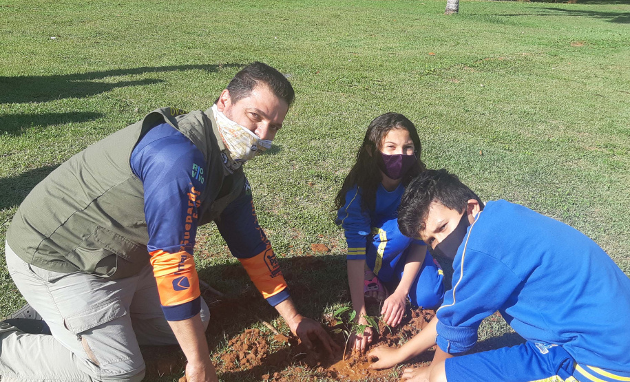Paraná promove soltura de peixes nativos e educação ambiental durante eventos náuticos de pesca. Foto: SEDEST