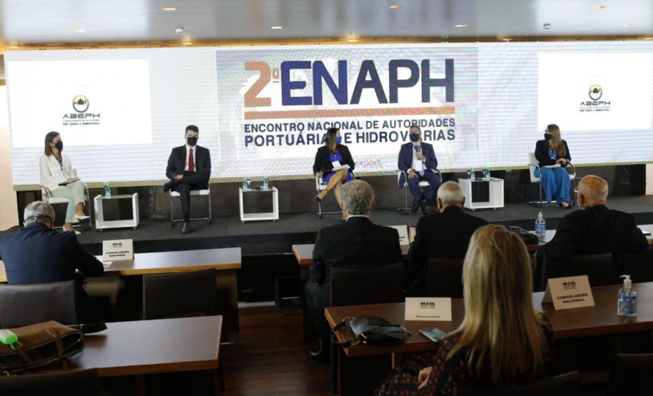 Autoridades portuárias de Norte a Sul do país estão reunidas, nesta terça (28) e quarta-feira (29), em Brasília/DF, para o Fórum Nacional de Logística e Infraestrutura Portuária (Brasil Export 2021). A edição nacional do evento faz uma síntese dos fóruns realizados nas seis regionais, ao longo deste ano. - Brasília, 28/09/2021  -  Foto: Alessandro Dias/Brasil Export