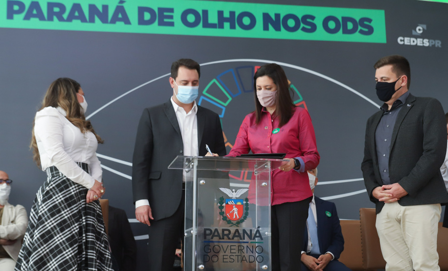 O governador Carlos Massa Ratinho Junior assina nesta terca-feira (28), acordo de cooperação para impulsionar Objetivos de Desenvolvimento Sustentável no Paraná. - 28/09/2021 - Foto: Geraldo Bubniak/AEN