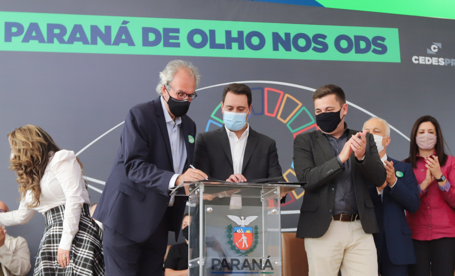 O governador Carlos Massa Ratinho Junior assina nesta terca-feira (28), acordo de cooperação para impulsionar Objetivos de Desenvolvimento Sustentável no Paraná. - 28/09/2021 - Foto: Geraldo Bubniak/AEN