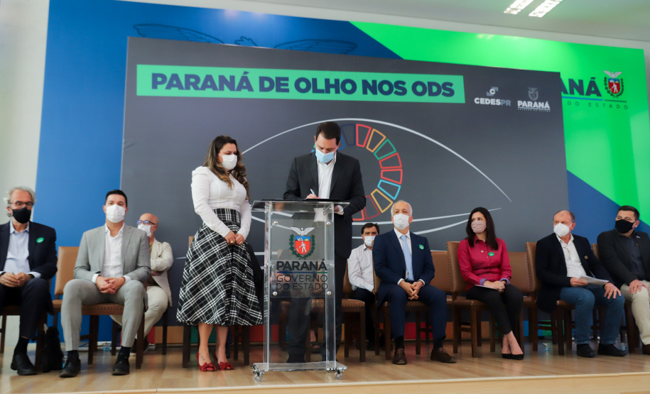 O governador Carlos Massa Ratinho Junior assina nesta terca-feira (28), acordo de cooperação para impulsionar Objetivos de Desenvolvimento Sustentável no Paraná. - 28/09/2021 - Foto: Geraldo Bubniak/AEN