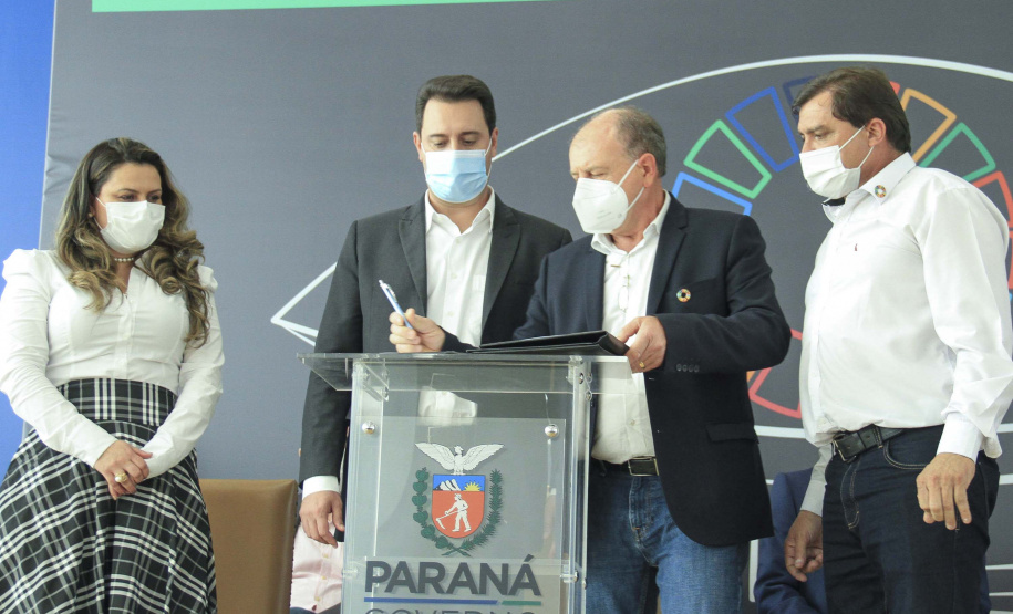 O governador Carlos Massa Ratinho Junior assina nesta terca-feira (28), acordo de cooperação para impulsionar Objetivos de Desenvolvimento Sustentável no Paraná. - 28/09/2021 - Foto: Gustavo Pontes/SEDU