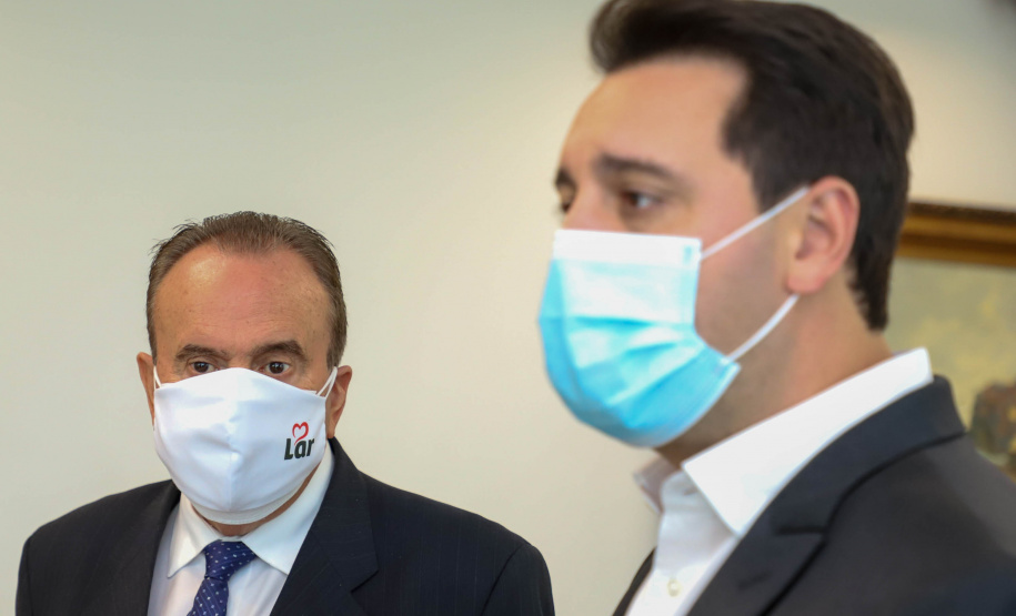 Governador Carlos Massa Ratinho Junior em reuniao com o presidente da cooperativa LAR.Foto: Ari Dias/ AEN.