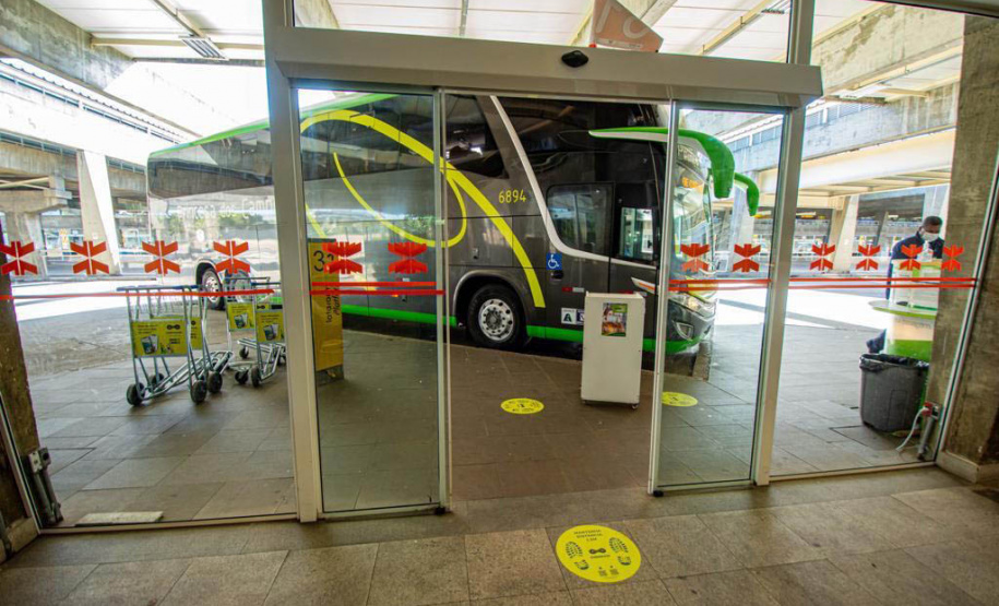 As passagens de ônibus do transporte intermunicipal de passageiros do Paraná serão reajustadas a partir da zero hora do dia 1º de outubro. O percentual médio de aumento é de 6,64% para linhas rodoviárias e 6,90% para linhas metropolitanas, ambas outorgadas pelo Departamento de Estradas de Rodagem do Paraná (DER/PR).  -  Curitiba, 29/09/2021  -  Foto: DER