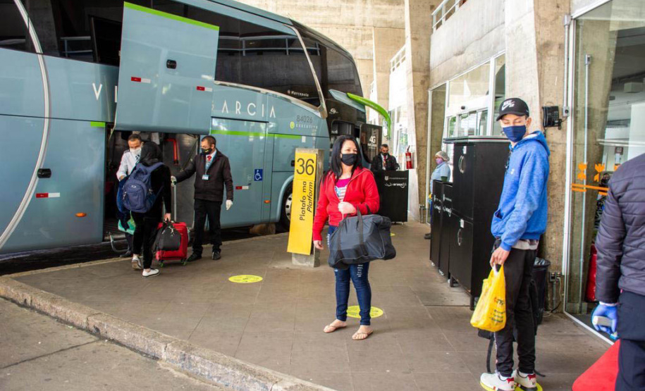 As passagens de ônibus do transporte intermunicipal de passageiros do Paraná serão reajustadas a partir da zero hora do dia 1º de outubro. O percentual médio de aumento é de 6,64% para linhas rodoviárias e 6,90% para linhas metropolitanas, ambas outorgadas pelo Departamento de Estradas de Rodagem do Paraná (DER/PR). -  Curitiba, 29/09/2021  -  Foto: DER