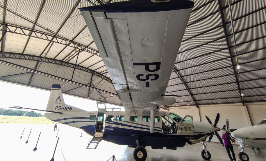 Quem precisa se deslocar entre Arapongas e Curitiba passou a contar com uma opção mais rápida e segura. O governador Carlos Massa Ratinho Junior confirmou nesta quarta-feira (30), no aeroporto municipal, a incorporação da cidade da Região Norte ao Voe Paraná, o maior programa de aviação regional do País. Foto: Jonathan Campos/AEN