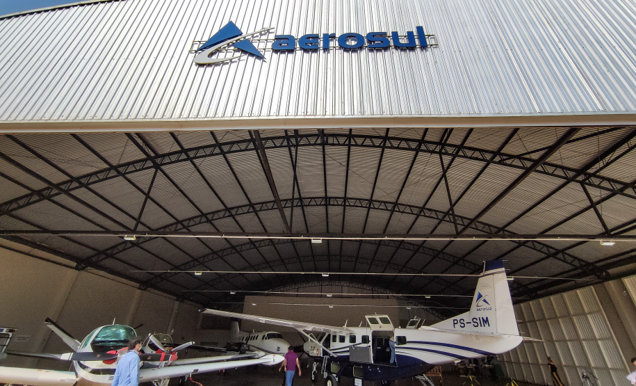 Quem precisa se deslocar entre Arapongas e Curitiba passou a contar com uma opção mais rápida e segura. O governador Carlos Massa Ratinho Junior confirmou nesta quarta-feira (30), no aeroporto municipal, a incorporação da cidade da Região Norte ao Voe Paraná, o maior programa de aviação regional do País. Foto: Jonathan Campos/AEN