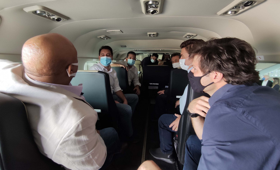 Quem precisa se deslocar entre Arapongas e Curitiba passou a contar com uma opção mais rápida e segura. O governador Carlos Massa Ratinho Junior confirmou nesta quarta-feira (30), no aeroporto municipal, a incorporação da cidade da Região Norte ao Voe Paraná, o maior programa de aviação regional do País. Foto: Jonathan Campos/AEN