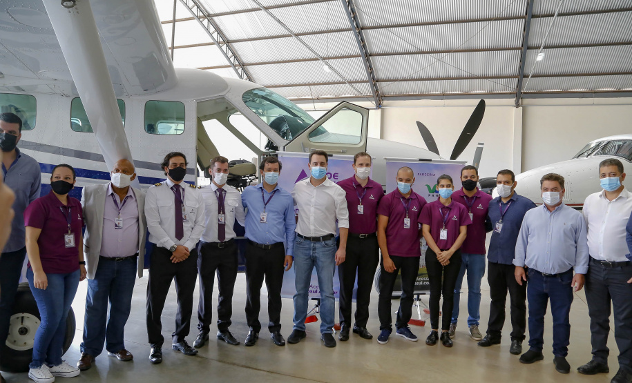 Quem precisa se deslocar entre Arapongas e Curitiba passou a contar com uma opção mais rápida e segura. O governador Carlos Massa Ratinho Junior confirmou nesta quarta-feira (30), no aeroporto municipal, a incorporação da cidade da Região Norte ao Voe Paraná, o maior programa de aviação regional do País. -  Arapongas, 30/09/2021  -  Foto Gilson Abreu/AEN