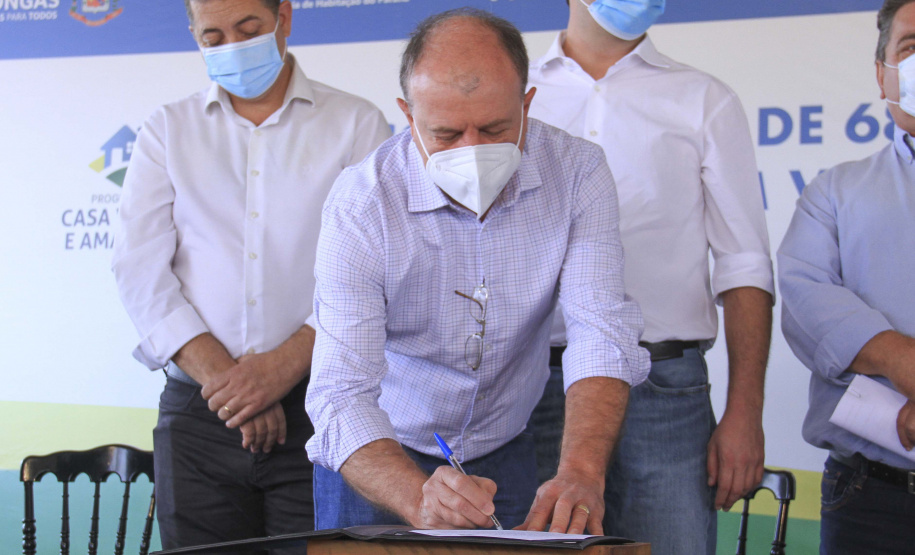 O governador Carlos Massa Ratinho Junior participou nesta quinta-feira (30) de mais dois capítulos da transformação habitacional de Arapongas, na Região Norte. Foto: Gustavo Pontes/SEDU