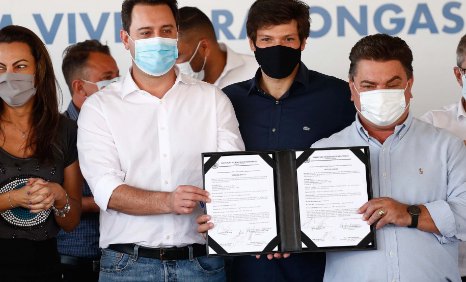 Arapongas, na Região Norte, vai dar um salto de qualidade na questão habitacional. Em ações desenvolvidas pelo Governo do Estado, a cidade vai ganhar nos próximos meses um novo bairro planejado, com 1.479 moradias divididas em duas fases, e uma unidade do Condomínio do Idoso, com 40 residências exclusivas para a terceira idade. - Arapongas, 30/09/2021 - Foto: Jonathan Campos/AEN