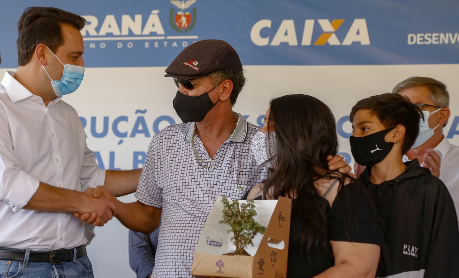 Arapongas, na Região Norte, vai dar um salto de qualidade na questão habitacional. Em ações desenvolvidas pelo Governo do Estado, a cidade vai ganhar nos próximos meses um novo bairro planejado, com 1.479 moradias divididas em duas fases, e uma unidade do Condomínio do Idoso, com 40 residências exclusivas para a terceira idade. - Arapongas, 30/09/2021 - Foto Gilson Abreu/AEN