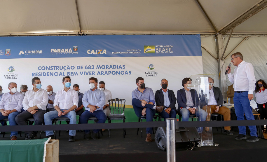 Arapongas, na Região Norte, vai dar um salto de qualidade na questão habitacional. Em ações desenvolvidas pelo Governo do Estado, a cidade vai ganhar nos próximos meses um novo bairro planejado, com 1.479 moradias divididas em duas fases, e uma unidade do Condomínio do Idoso, com 40 residências exclusivas para a terceira idade. - Arapongas, 30/09/2021 - Foto Gilson Abreu/AEN