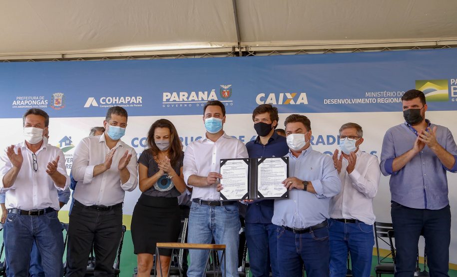 Arapongas, na Região Norte, vai dar um salto de qualidade na questão habitacional. Em ações desenvolvidas pelo Governo do Estado, a cidade vai ganhar nos próximos meses um novo bairro planejado, com 1.479 moradias divididas em duas fases, e uma unidade do Condomínio do Idoso, com 40 residências exclusivas para a terceira idade. - Arapongas, 30/09/2021 - Foto Gilson Abreu/AEN