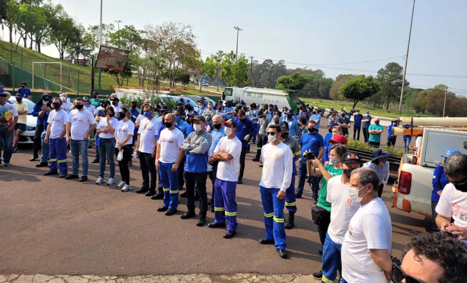 O mutirão ambiental realizado nesta quinta-feira (30) em Cascavel retirou cerca de 12 mil quilos de lixo e entulho nas áreas da bacia do Rio Cascavel, da região do Lago Municipal às margens da BR 277. A ação, promovida pela Sanepar, em parceria com a Copel, Secretaria Municipal de Meio Ambiente, ONG Amigos dos Rios, teve ajuda do Clube Regatas Cascavel, Rotary Clube Integração e voluntários da cidade.  -  Cascavel, 30/09/2021  -  Foto: Sanepar