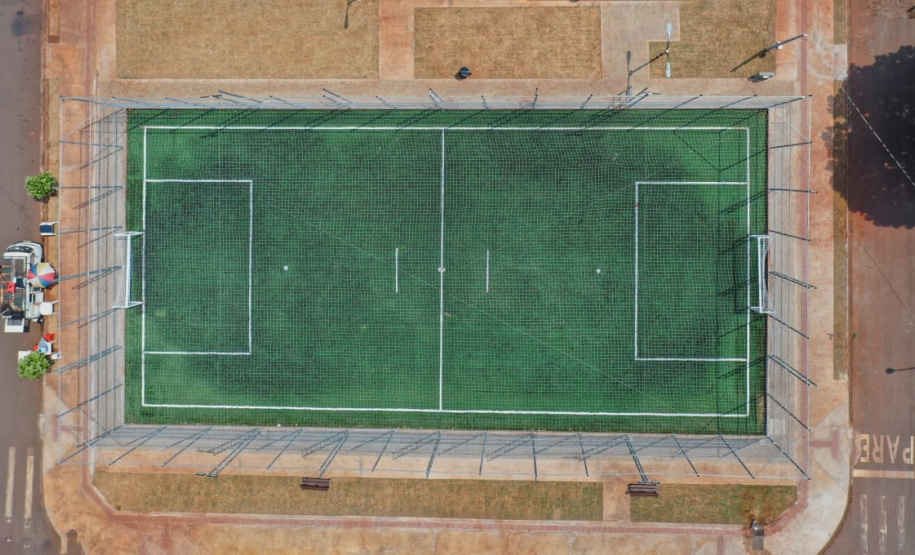 O governador Carlos Massa Ratinho Junior participou nesta quinta-feira (30), em Rolândia, na Região Norte, da inauguração de duas unidades do Meu Campinho, um dos principais programas de esporte e lazer do Governo do Estado. Ele anunciou  também a liberação de R$ 1.799.678,06 para a retomada da construção de um novo Centro Municipal de Educação Infantil (CMEI). 
Foto: Alessandro Vieira/SEDEST