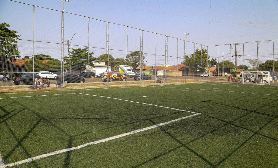 O governador Carlos Massa Ratinho Junior participou nesta quinta-feira (30), em Rolândia, na Região Norte, da inauguração de duas unidades do Meu Campinho, um dos principais programas de esporte e lazer do Governo do Estado. Ele anunciou  também a liberação de R$ 1.799.678,06 para a retomada da construção de um novo Centro Municipal de Educação Infantil (CMEI). 
Foto Gilson Abreu/AEN