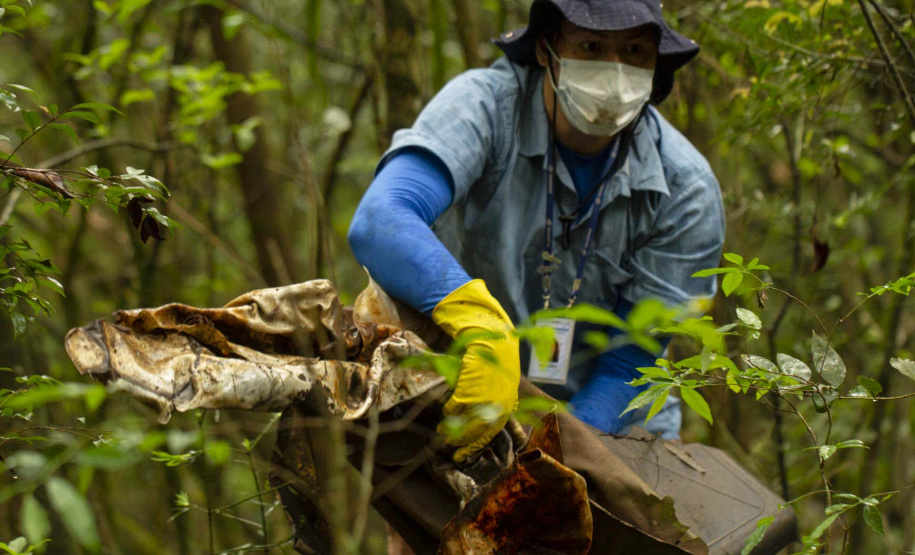 Voluntários da Sanepar e parceiros retiraram cerca de uma tonelada de resíduos da Barragem do Passaúna e do entorno, na manhã desta quinta-feira (30), em Curitiba. O trabalho foi feito com caiaques, stand-ups, canoas e até bicicleta. Participaram cerca de 75 pessoas, da Prefeitura de Curitiba, Rotary Club, Passaúna Paddle Club e da comunidade. - Curitiba, 30/09/2021 - Foto: André Thiago/Sanepar