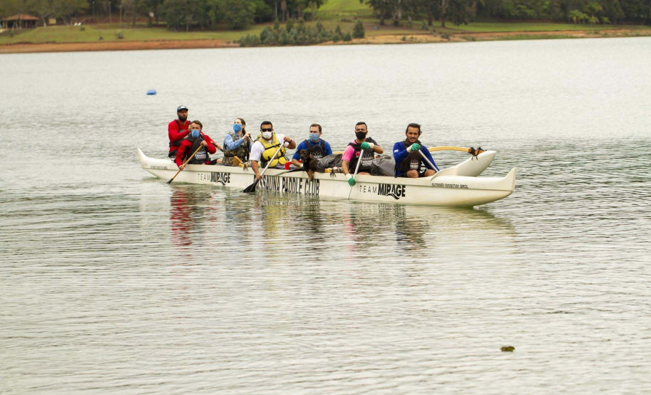 Voluntários da Sanepar e parceiros retiraram cerca de uma tonelada de resíduos da Barragem do Passaúna e do entorno, na manhã desta quinta-feira (30), em Curitiba. O trabalho foi feito com caiaques, stand-ups, canoas e até bicicleta. Participaram cerca de 75 pessoas, da Prefeitura de Curitiba, Rotary Club, Passaúna Paddle Club e da comunidade. - Curitiba, 30/09/2021 - Foto: André Thiago/Sanepar