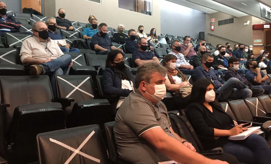 Nesta semana, 60 servidores do Instituto Água e Terra (IAT), órgão vinculado à Secretaria do Desenvolvimento Sustentável e do Turismo (Sedest), fizeram um curso de atualização florestal. O conteúdo foi elaborado pela Diretoria de Licenciamento Ambiental e Outorga do Instituto  -  Curitiba, 30/09/2021  -  Foto: SEDEST