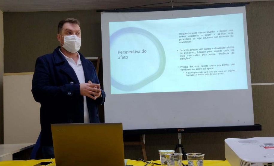 O Departamento Penitenciário do Paraná encerra nesta quinta-feira (30), as atividades da campanha setembro amarelo, que tem como objetivo promover ações de valorização da vida e o combate ao suicídio no sistema prisional. Durante todo o mês, presos e servidores, receberam informações e debateram sobre o tema por meio de uma série de ações. - Curitiba, 30/09/2021 - Foto: DEPEN-PR