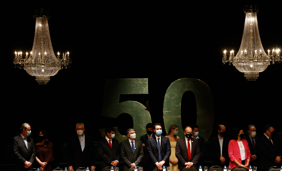 O governador Carlos Massa Ratinho Junior participou nesta quinta-feira (30) da solenidade em comemoração ao Jubileu de Ouro do HU-UEL. Foto: Jonathan Campos/AEN