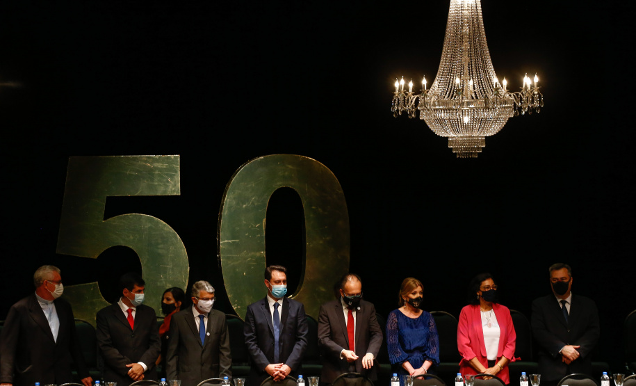 O governador Carlos Massa Ratinho Junior participou nesta quinta-feira (30) da solenidade em comemoração ao Jubileu de Ouro do HU-UEL. Foto: Jonathan Campos/AEN