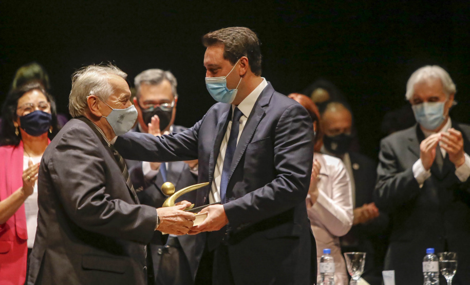 O governador Carlos Massa Ratinho Junior participou nesta quinta-feira (30) da solenidade em comemoração ao Jubileu de Ouro do HU-UEL, reforçando a importância da organização para o Estado, destacando os feitos mais recentes.
Foto Gilson Abreu/AEN