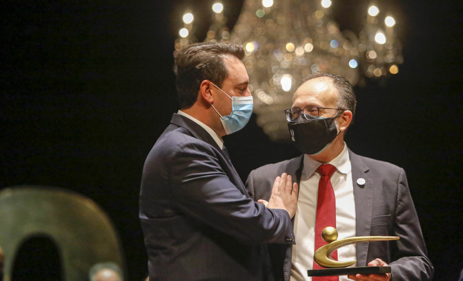 O governador Carlos Massa Ratinho Junior participou nesta quinta-feira (30) da solenidade em comemoração ao Jubileu de Ouro do HU-UEL, reforçando a importância da organização para o Estado, destacando os feitos mais recentes.
Foto Gilson Abreu/AEN