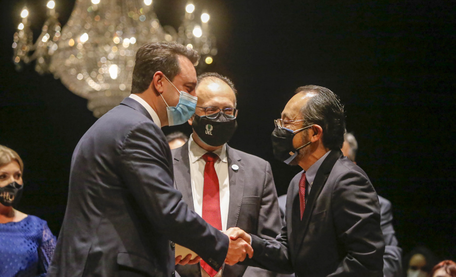 O governador Carlos Massa Ratinho Junior participou nesta quinta-feira (30) da solenidade em comemoração ao Jubileu de Ouro do HU-UEL, reforçando a importância da organização para o Estado, destacando os feitos mais recentes.
Foto Gilson Abreu/AEN