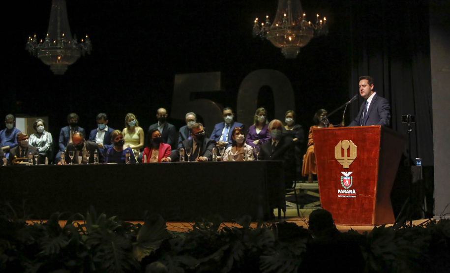 O governador Carlos Massa Ratinho Junior participou nesta quinta-feira (30) da solenidade em comemoração ao Jubileu de Ouro do HU-UEL, reforçando a importância da organização para o Estado, destacando os feitos mais recentes.
Foto Gilson Abreu/AEN