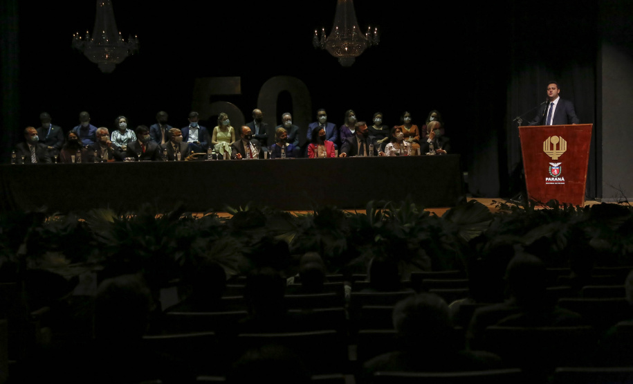 O governador Carlos Massa Ratinho Junior participou nesta quinta-feira (30) da solenidade em comemoração ao Jubileu de Ouro do HU-UEL, reforçando a importância da organização para o Estado, destacando os feitos mais recentes.
Foto Gilson Abreu/AEN