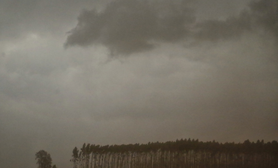 Diferente de setembro, novo mês começa com chuva no Paraná, que deverá permanecer no final de semana. Foto: Gilson Abreu/AEN