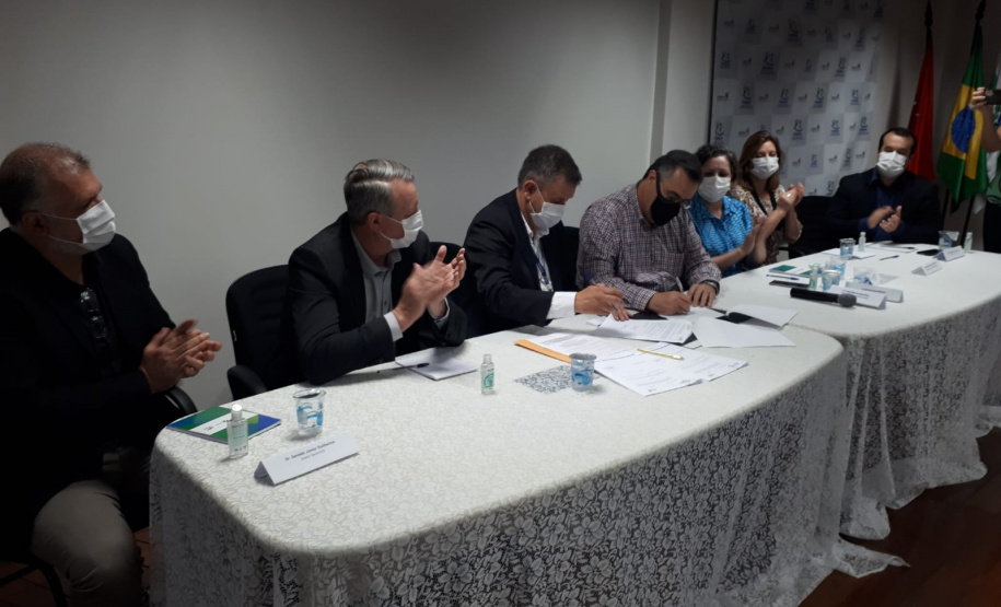 Os Hospitais Zona Norte e Zona Sul de Londrina serão gerenciados pela Fundação Estatal de Atenção em Saúde (Funeas), vinculada à Secretaria de Estado da Saúde, a partir de agora. Com o novo modelo, a expectativa é ampliar serviços para os demais municípios que integram a Região Norte, otimizando as estruturas e melhorando a capacidade de cobertura assistencial no Estado. - Londrina, 01/10/2021 - Foto: SESA