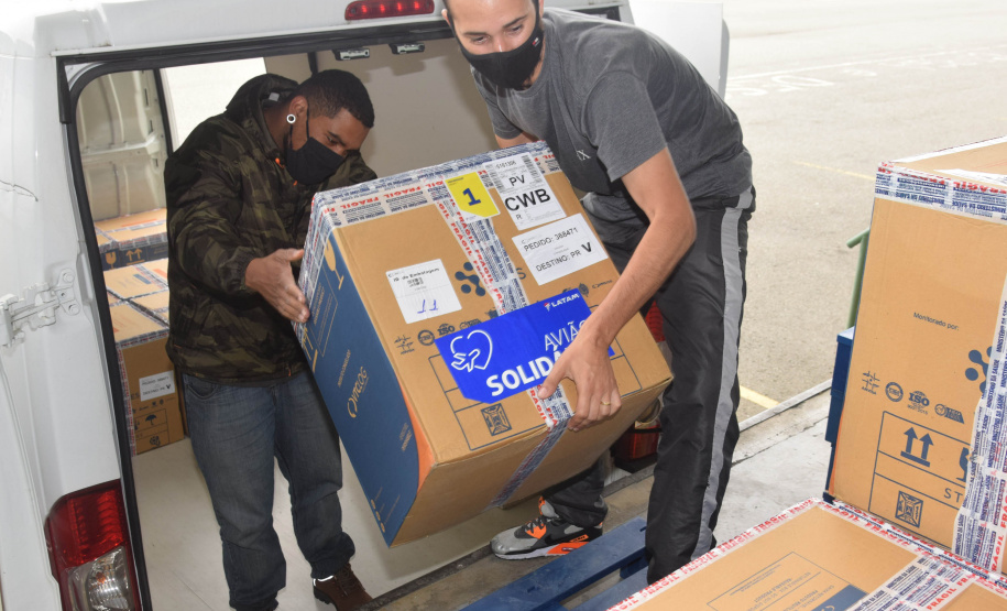 O Paraná recebeu mais 176.670 vacinas da Pfizer/BioNTech contra a Covid-19 neste sábado (2). - Curitiba, 02/10/2021 - Foto: Américo Antonio/SESA