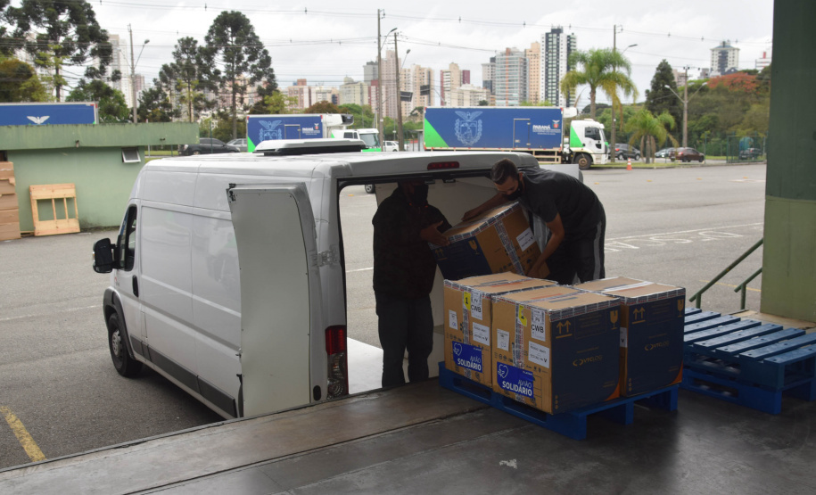 O Paraná recebeu mais 176.670 vacinas da Pfizer/BioNTech contra a Covid-19 neste sábado (2). - Curitiba, 02/10/2021 - Foto: Américo Antonio/SESA