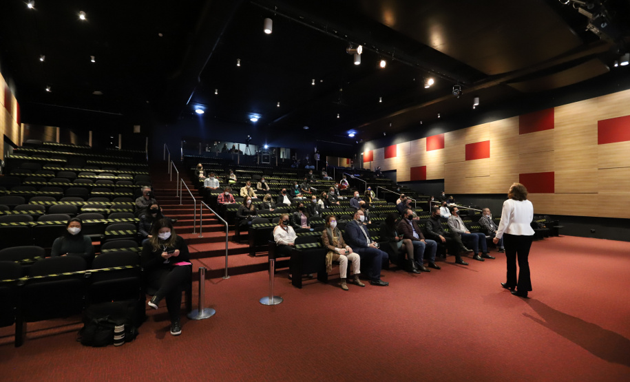 O secretário da Comunicação e da Cultura do Paraná, João Evaristo Debiasi  recebe novos contratados do Serviço Social Autônomo E-Paraná Comunicação (E-PR) nesta segunda-feira (04), no Museu Oscar Niemeyer (MON), em Curitiba.   04/10/2021 - Foto: Geraldo Bubniak/AEN