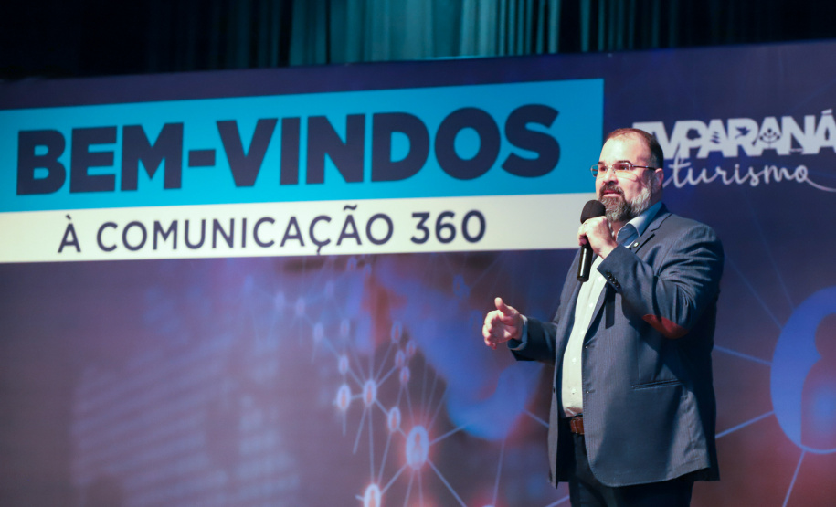 O secretário da Comunicação e da Cultura do Paraná, João Evaristo Debiasi  recebe novos contratados do Serviço Social Autônomo E-Paraná Comunicação (E-PR) nesta segunda-feira (04), no Museu Oscar Niemeyer (MON), em Curitiba.   04/10/2021 - Foto: Geraldo Bubniak/AEN