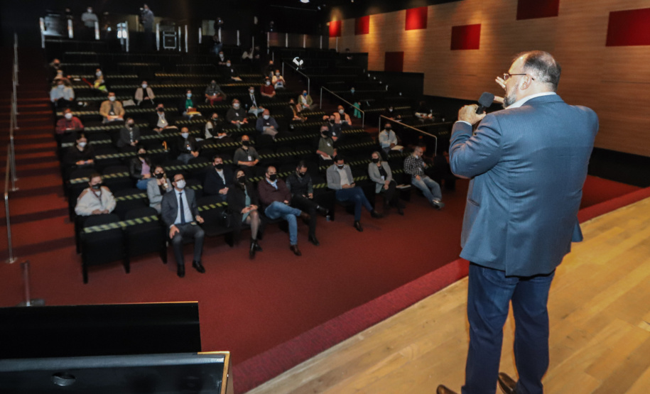 O secretário da Comunicação e da Cultura do Paraná, João Evaristo Debiasi  recebe novos contratados do Serviço Social Autônomo E-Paraná Comunicação (E-PR) nesta segunda-feira (04), no Museu Oscar Niemeyer (MON), em Curitiba.   04/10/2021 - Foto: Geraldo Bubniak/AEN