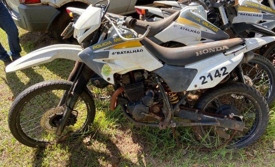 Veículos inservíveis para uso policial, mas que ainda servem para uso comum, serão leiloados pela Polícia Militar do Paraná. São ofertados 258 automóveis, motocicletas e vans que estão nos pátios das unidades da PM nas regiões Noroeste e Oeste do estado. - Curitiba, 04/10/2021  -  Foto: SESP-PR