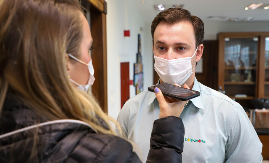 Governador Carlos Massa Ratinho Junior recebe projeto da ponte do Rio Ivai.  -  Curitiba, 04/10/2021  -  Foto: Ari Dias/ AEN.