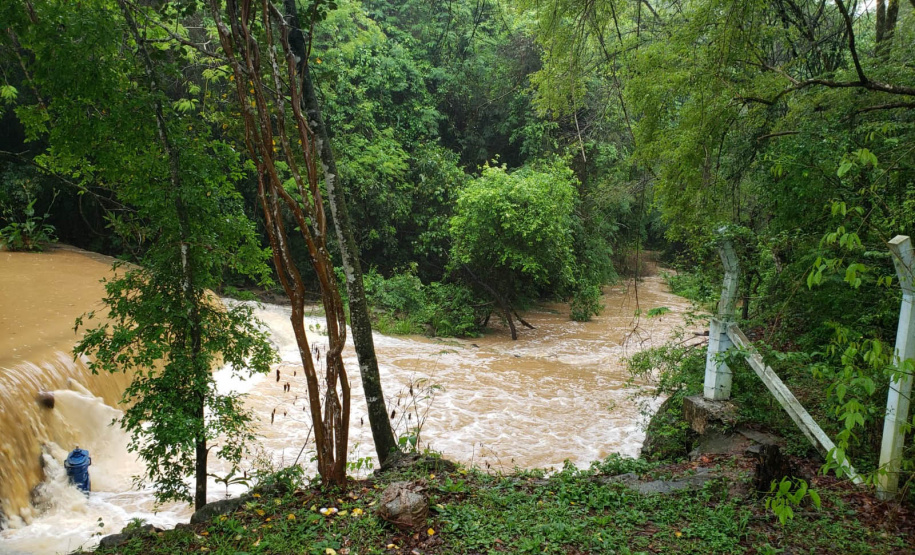 Chuva regularizou vazão do Córrego Água Fria e possibilitou suspensão do rodízio em Siqueira Campos - Curitiba, 04/10/2021 - Sanepar