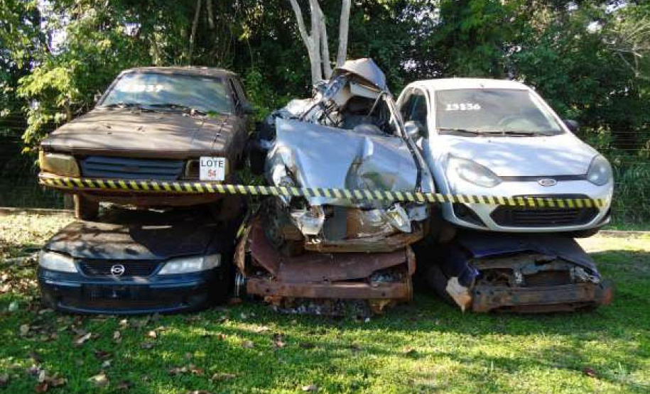 DER realiza leilão de sucatas - Curitiba, 04/10/2021 - Foto: DER-PR